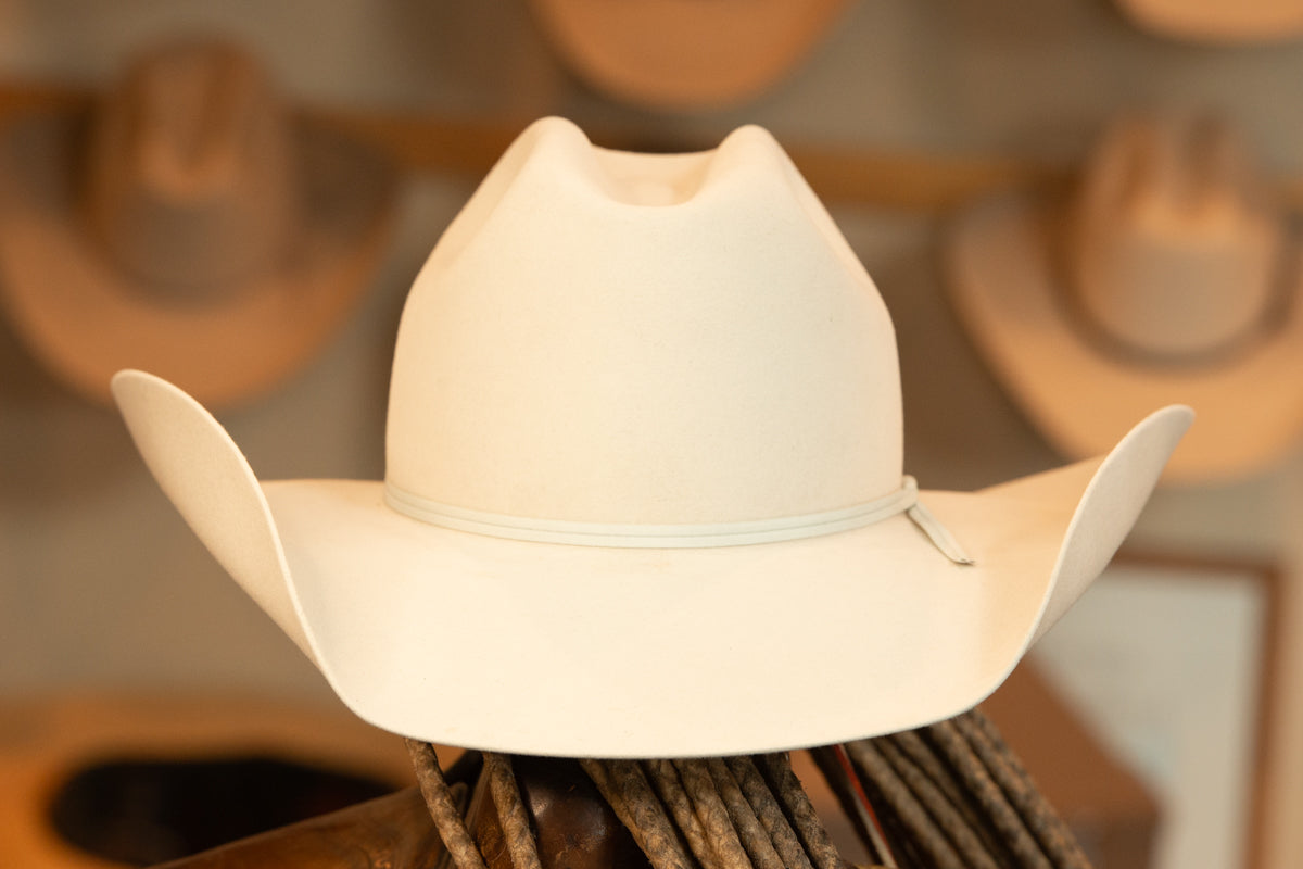 White Cattleman's Style Hat (Size 7 1/2+)